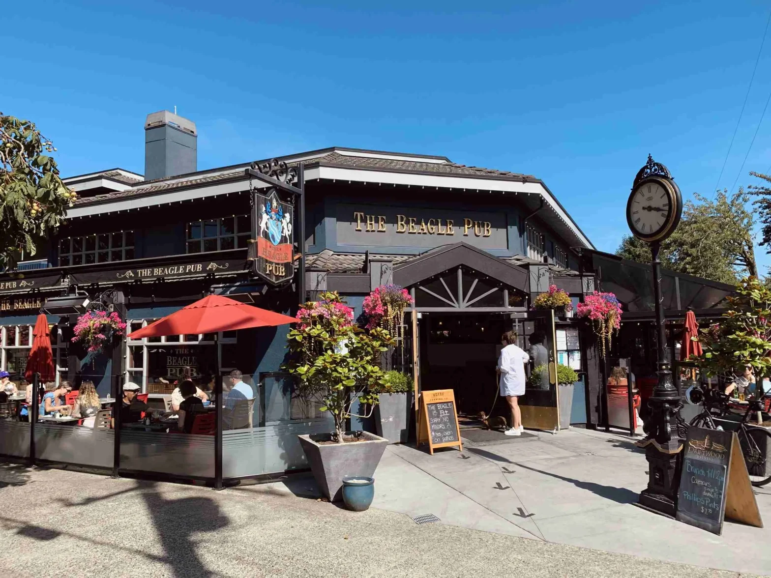 A restaurant with tables and chairs in front of it.